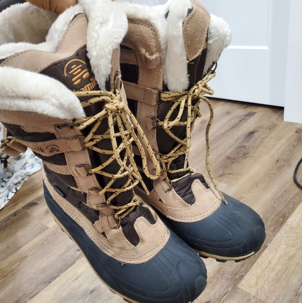 Kamik Women's Snowvalley Waterproof Boots, Tan w/ Black Size 9 - EUC Mint